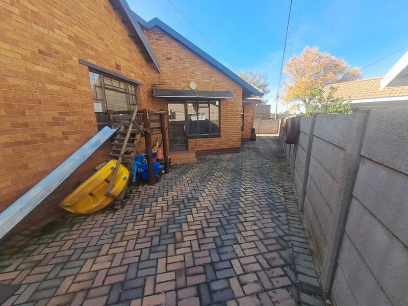 3 Bedroom Property for Sale in Vaalpark Free State